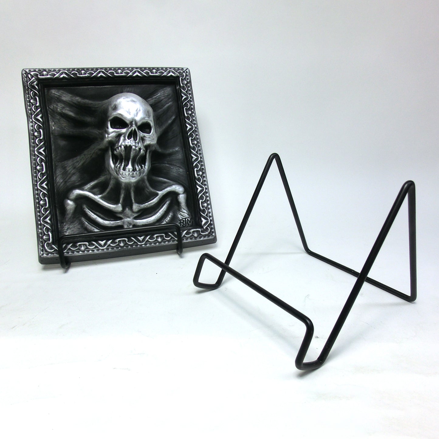 EASEL STAND